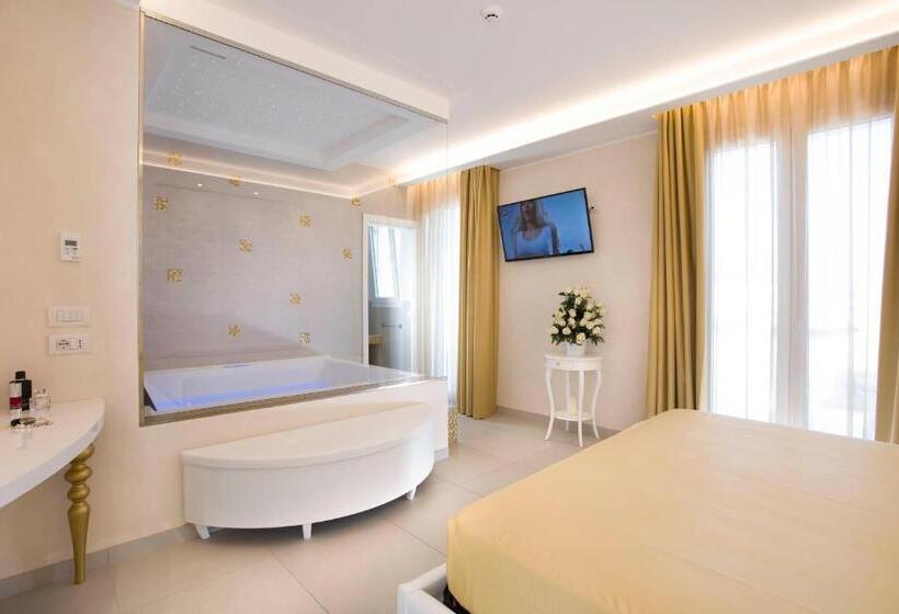 White Suite & Apartments