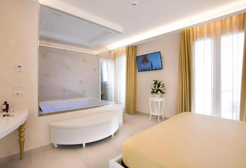 White Suite & Apartments