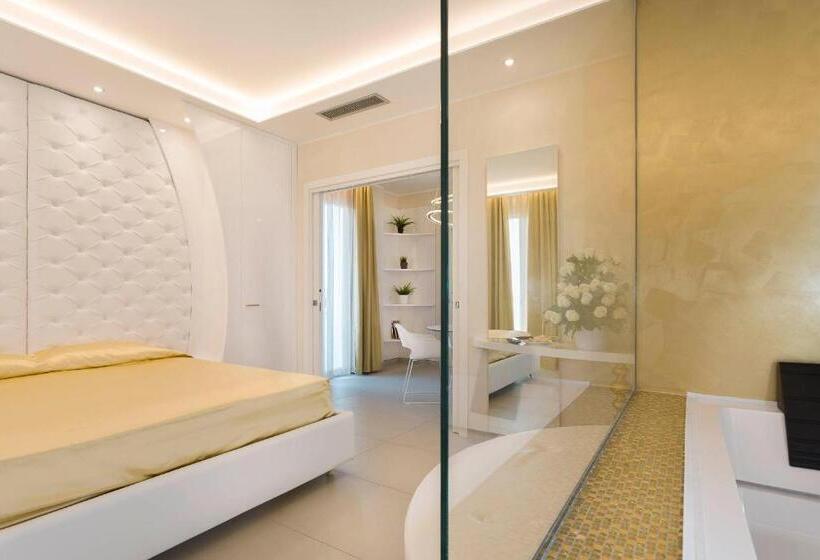 White Suite & Apartments