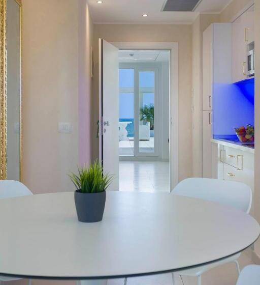 White Suite & Apartments