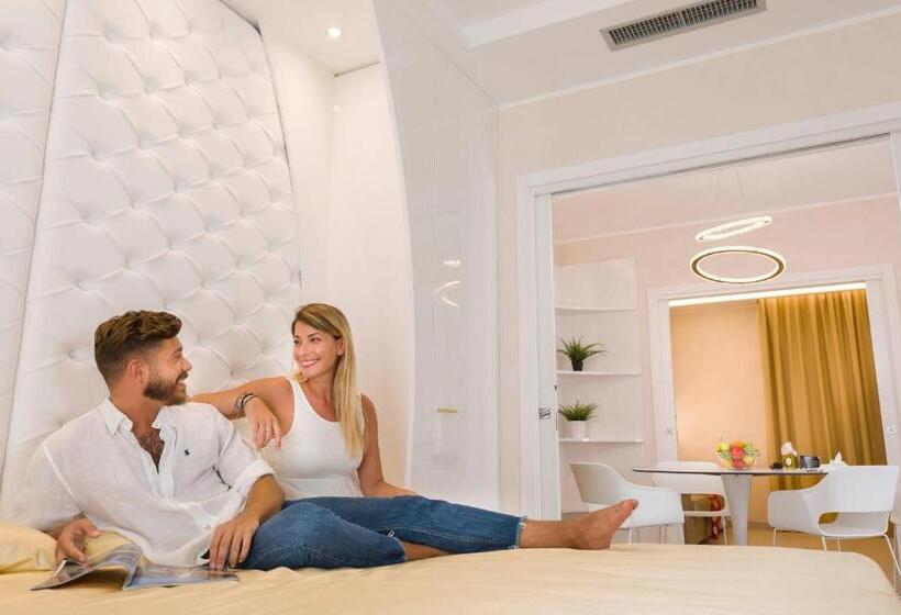 White Suite & Apartments