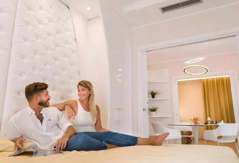 White Suite & Apartments