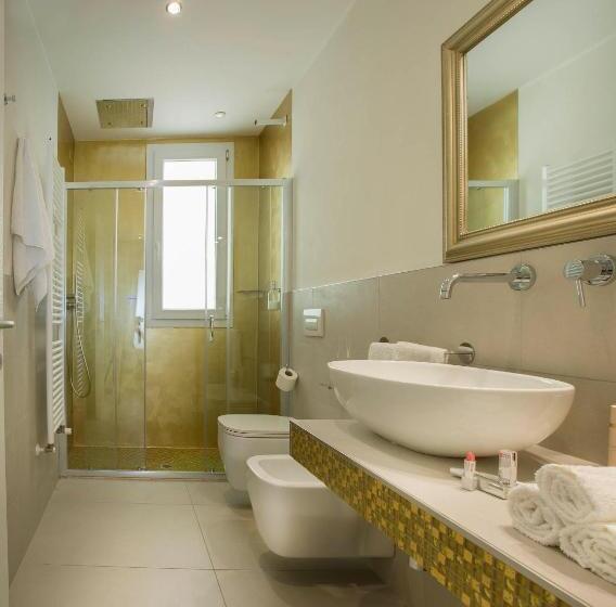 White Suite & Apartments