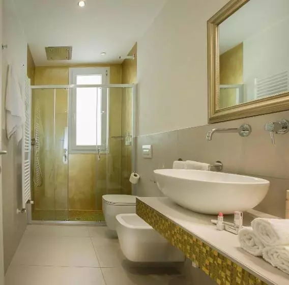 White Suite & Apartments