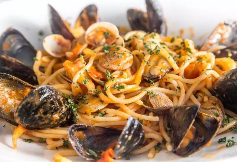 White Suite & Apartments