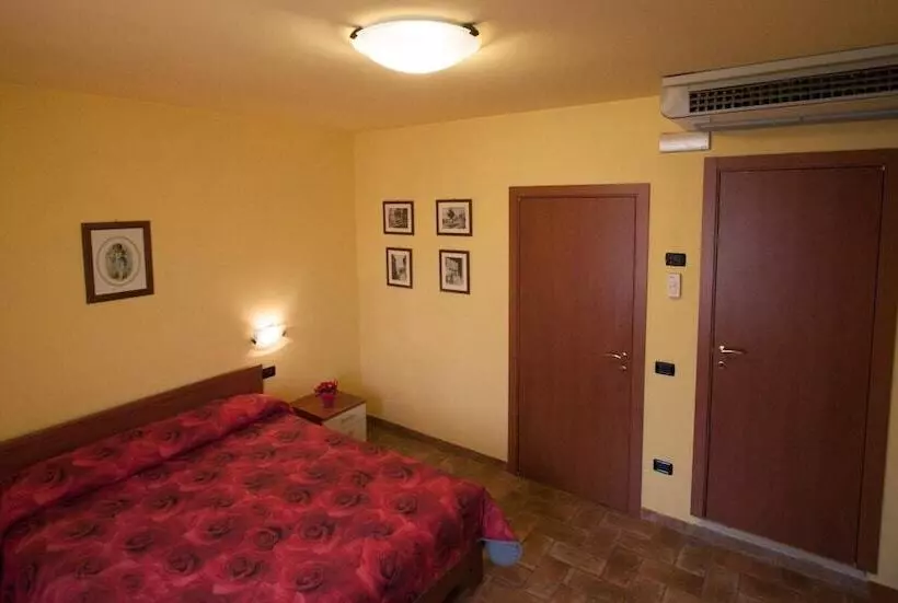 Majatalo Camere Santucci