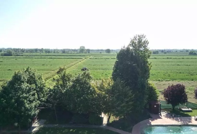 ホテル La Pioppa Agriturismo