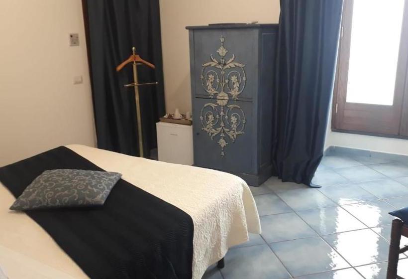 膳宿费 Giuliana's View