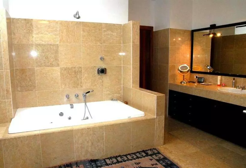 Majatalo Resort Villa Manu