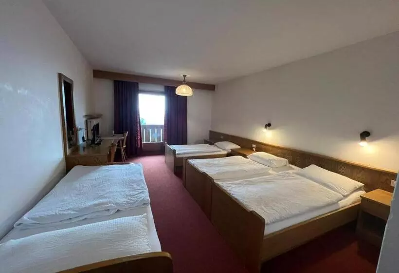 Retkeilymaja Rifugio Frara