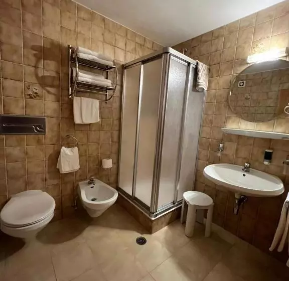 Retkeilymaja Rifugio Frara