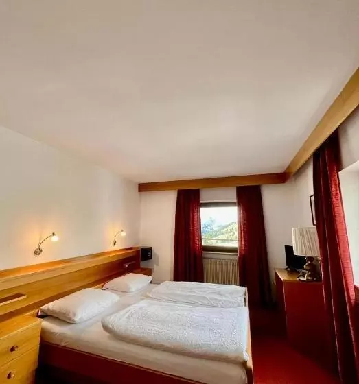 Retkeilymaja Rifugio Frara