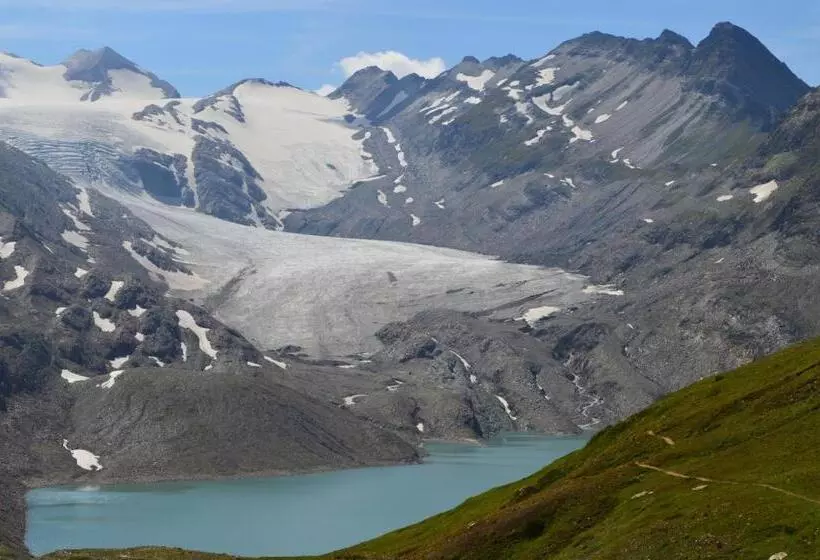 ペンション Zwargji