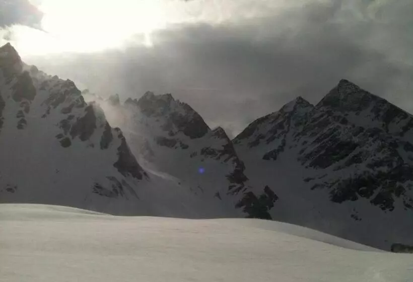 ペンション Zwargji