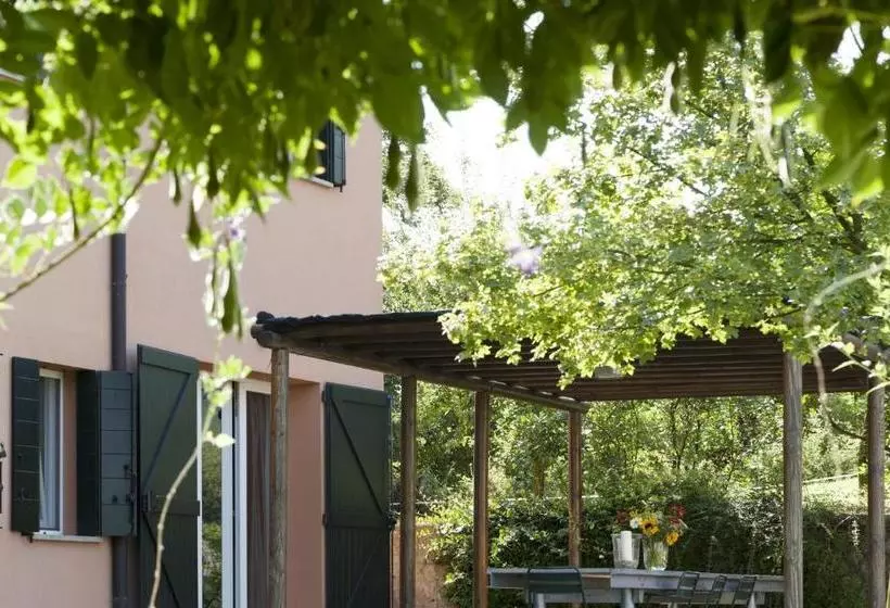 Hotelli Agriturismo Terre Bianche