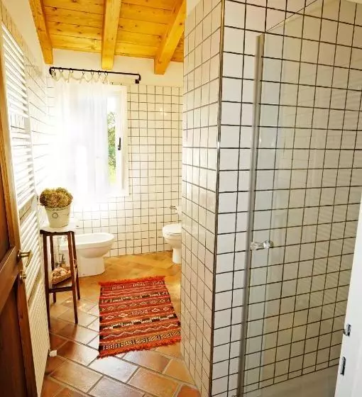 Hotelli Agriturismo Terre Bianche