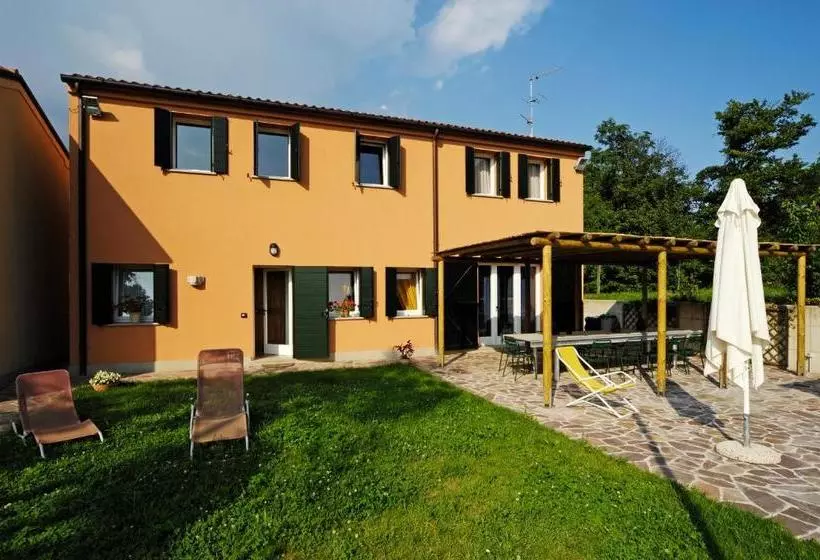 Hotelli Agriturismo Terre Bianche