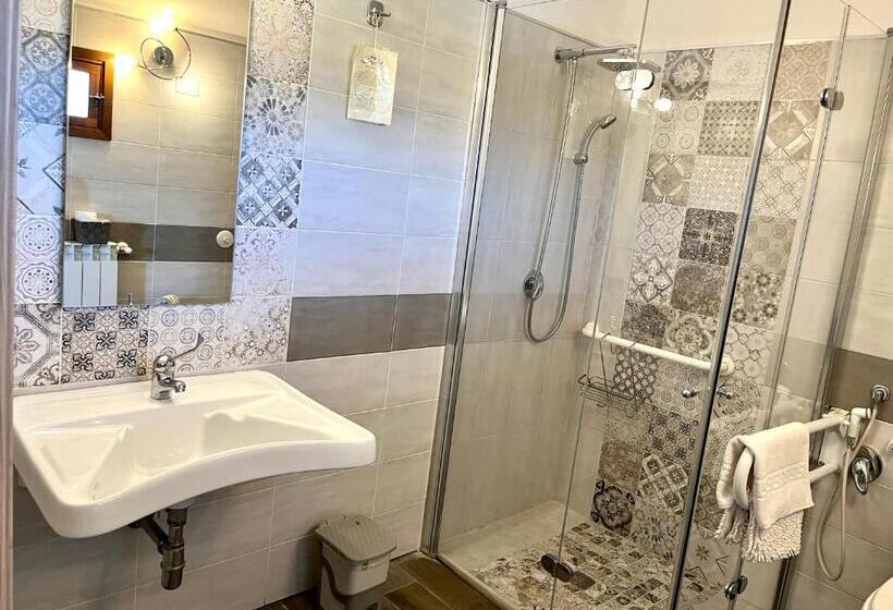 בית מלון כפרי Pescheto Tenuta Chimenti