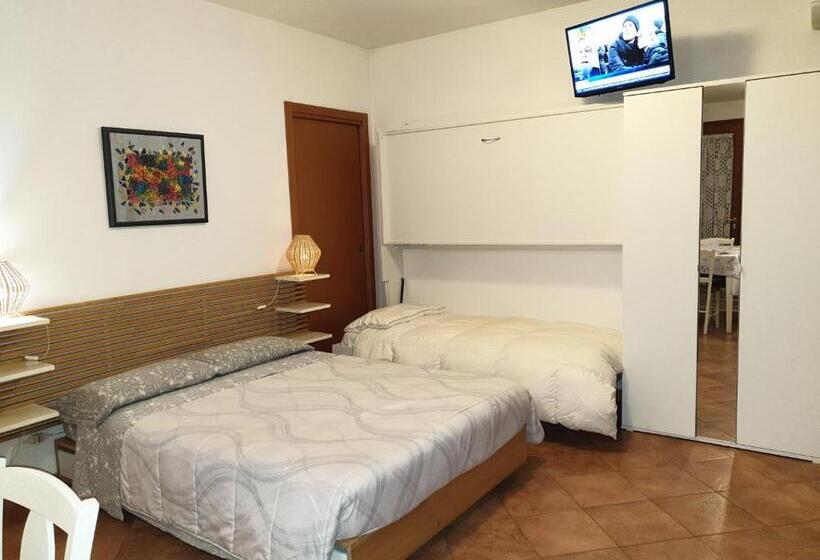 Пансион Locazioni Turistiche By Max