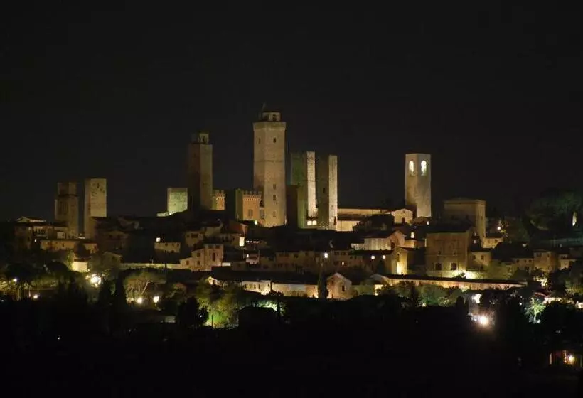ホテル Agriturismo Montegonfoli