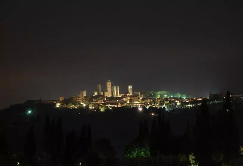 ホテル Agriturismo Montegonfoli
