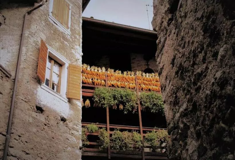 Majatalo La Piazzetta Di Canale B&b