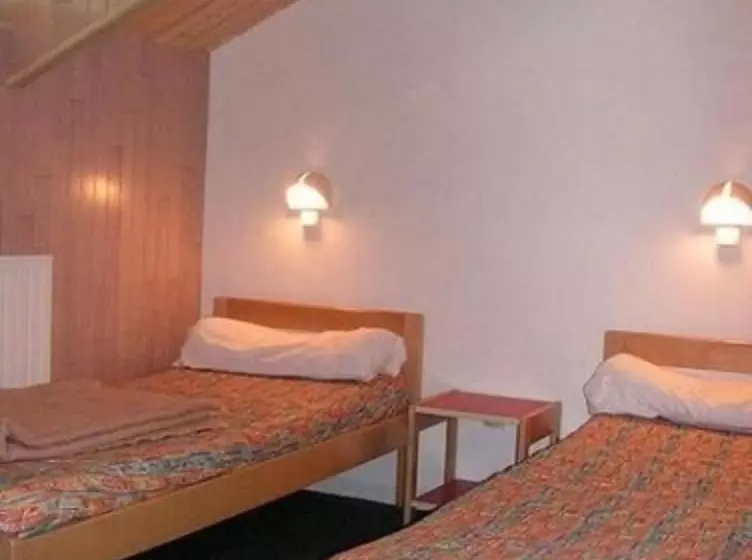 Auberge De Jeunesse De Saintes