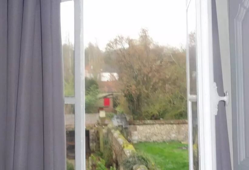 Aamiaismajoitus (B&B) Prieuré Saint Léonard