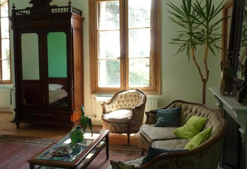 بنسيون Chateau La Bouriette