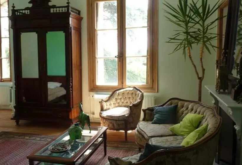 Majatalo Chateau La Bouriette