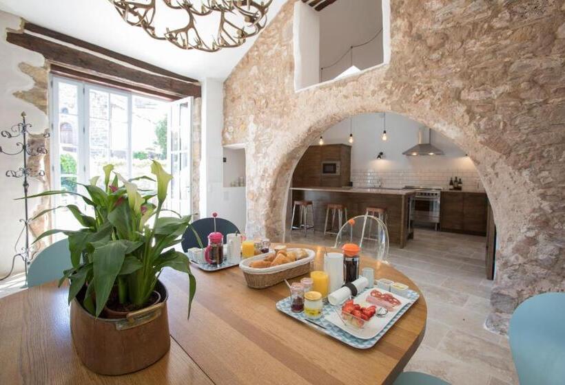 פנסיון Chateau Olmet