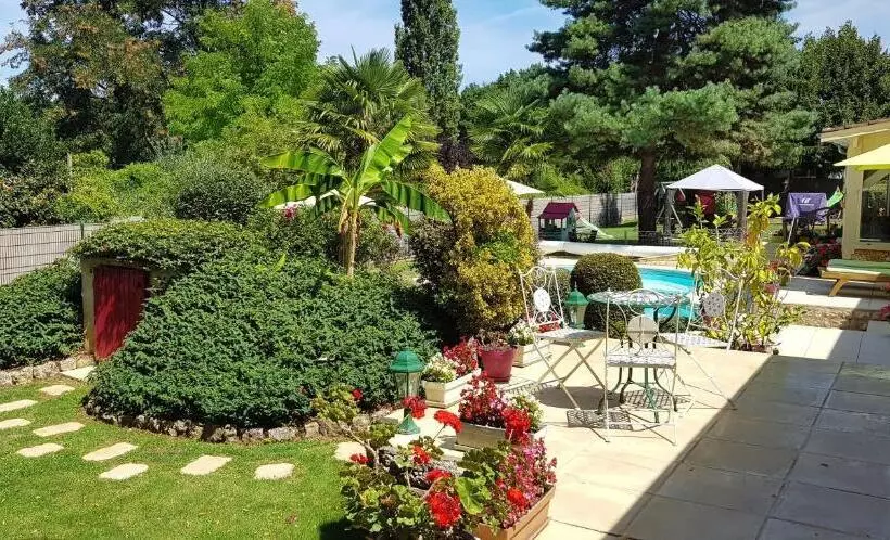 Majatalo Domaine De La Dame Blanche