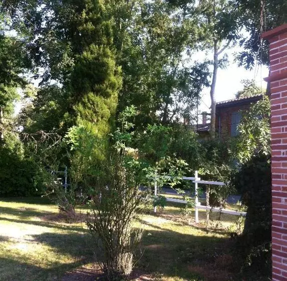 Majatalo Guesthouse Le Pujol