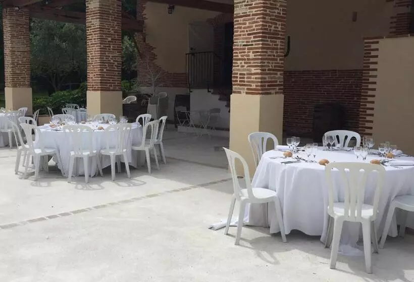 Majatalo Guesthouse Le Pujol