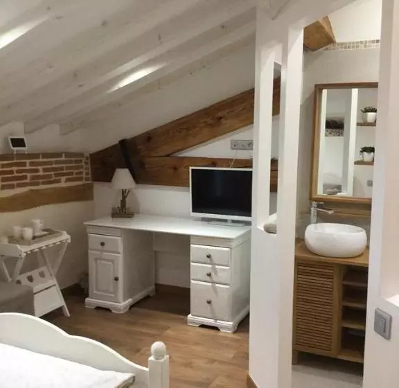 Majatalo Guesthouse Le Pujol