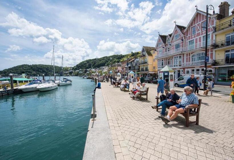 فندق صغير Seven Stars