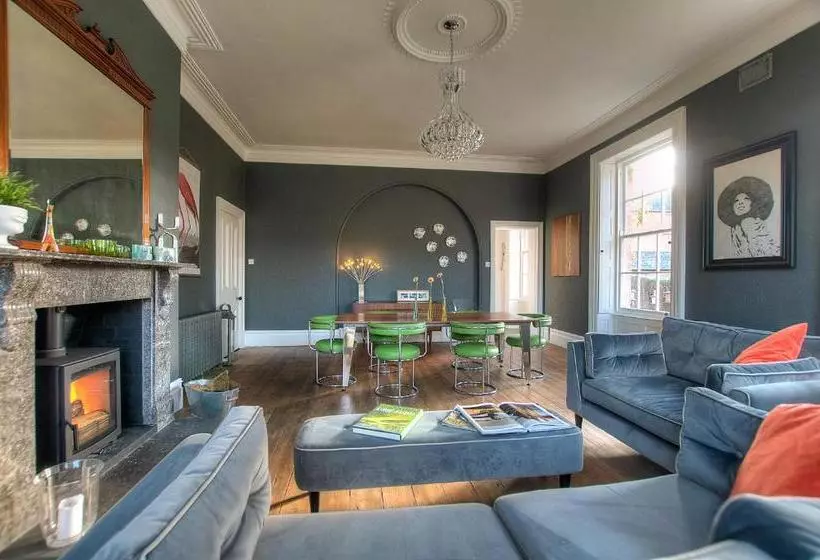 تختخواب و صبحانه Eithinog Hall