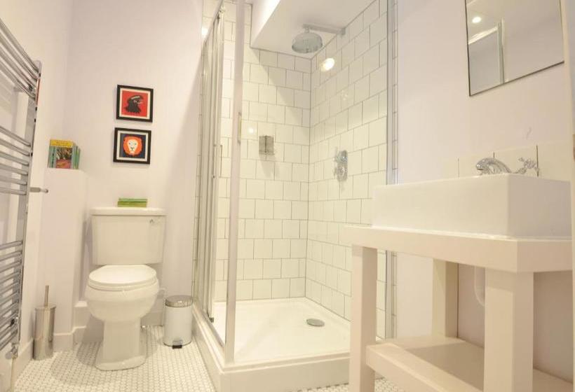 酒店 The Narrowboat