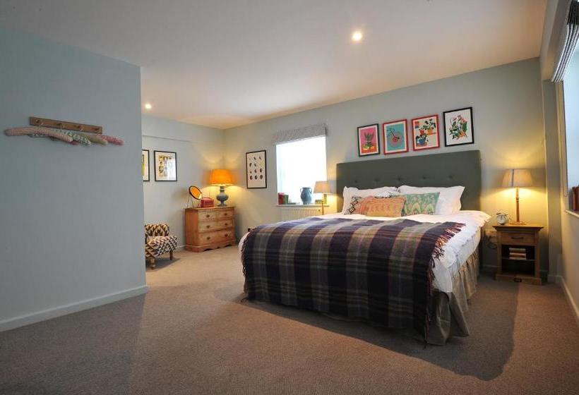 酒店 The Narrowboat