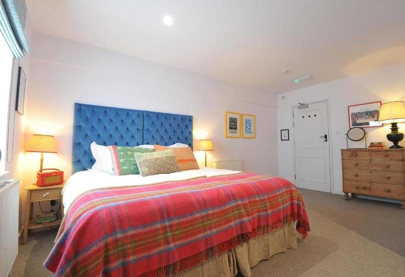 酒店 The Narrowboat