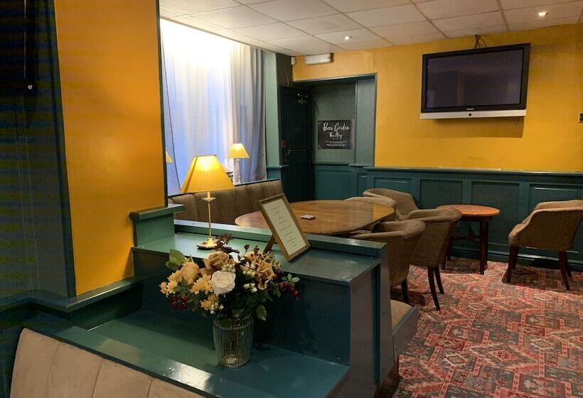 בית מלון כפרי The Waverley