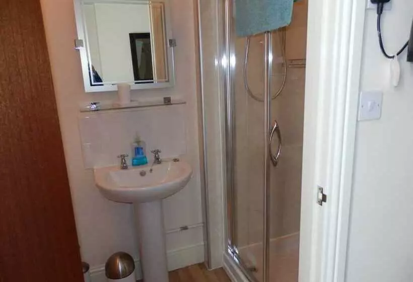 Majatalo Admiral Blake Guest House