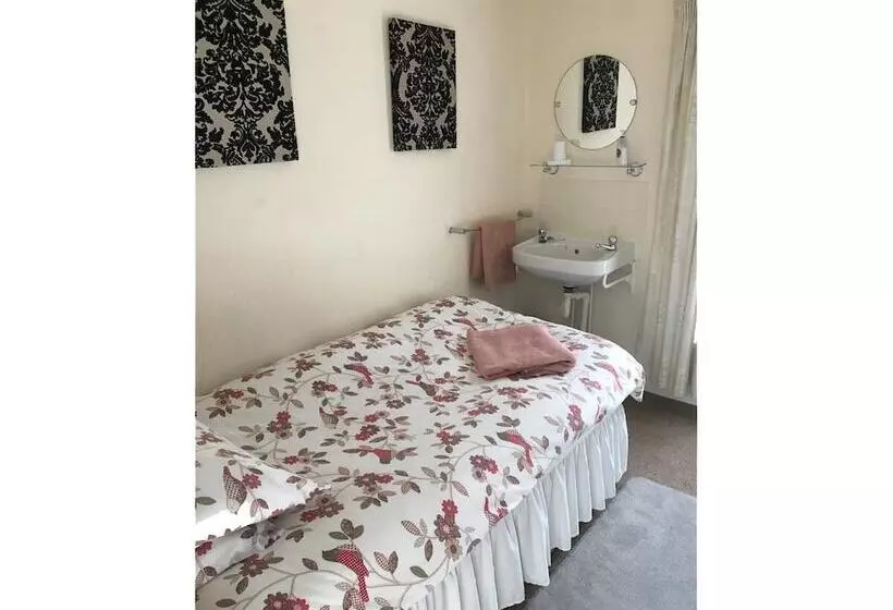 Majatalo Admiral Blake Guest House