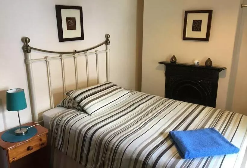 Majatalo Admiral Blake Guest House