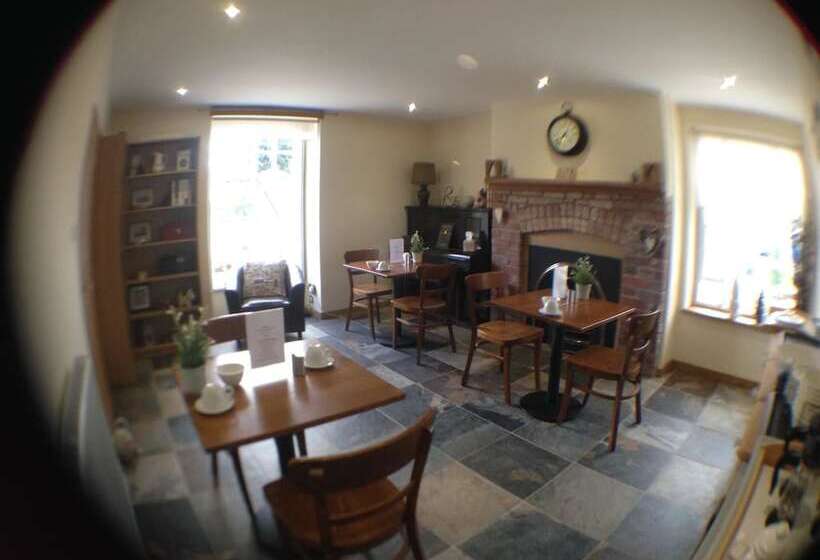 بنسيون Deridown Guest House