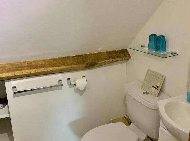 بنسيون Deridown Guest House