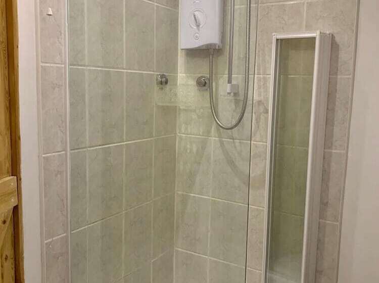 بنسيون Deridown Guest House