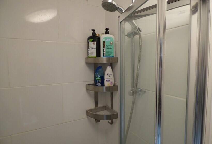 Пансион Shirebrook House