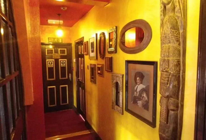 Retkeilymaja Fifteens Of Swinley