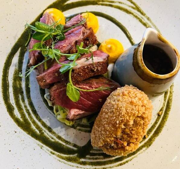 فندق صغير Sign Of The Angel